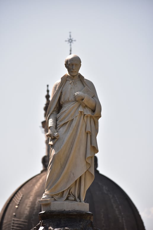 alexleonardoh-053cc71d6d16c9b04a6e5997eceb5c25-cathopic